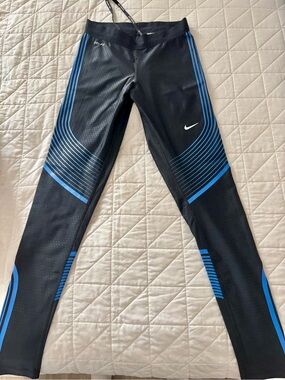 Nike dry fit leggings with back zip pocket